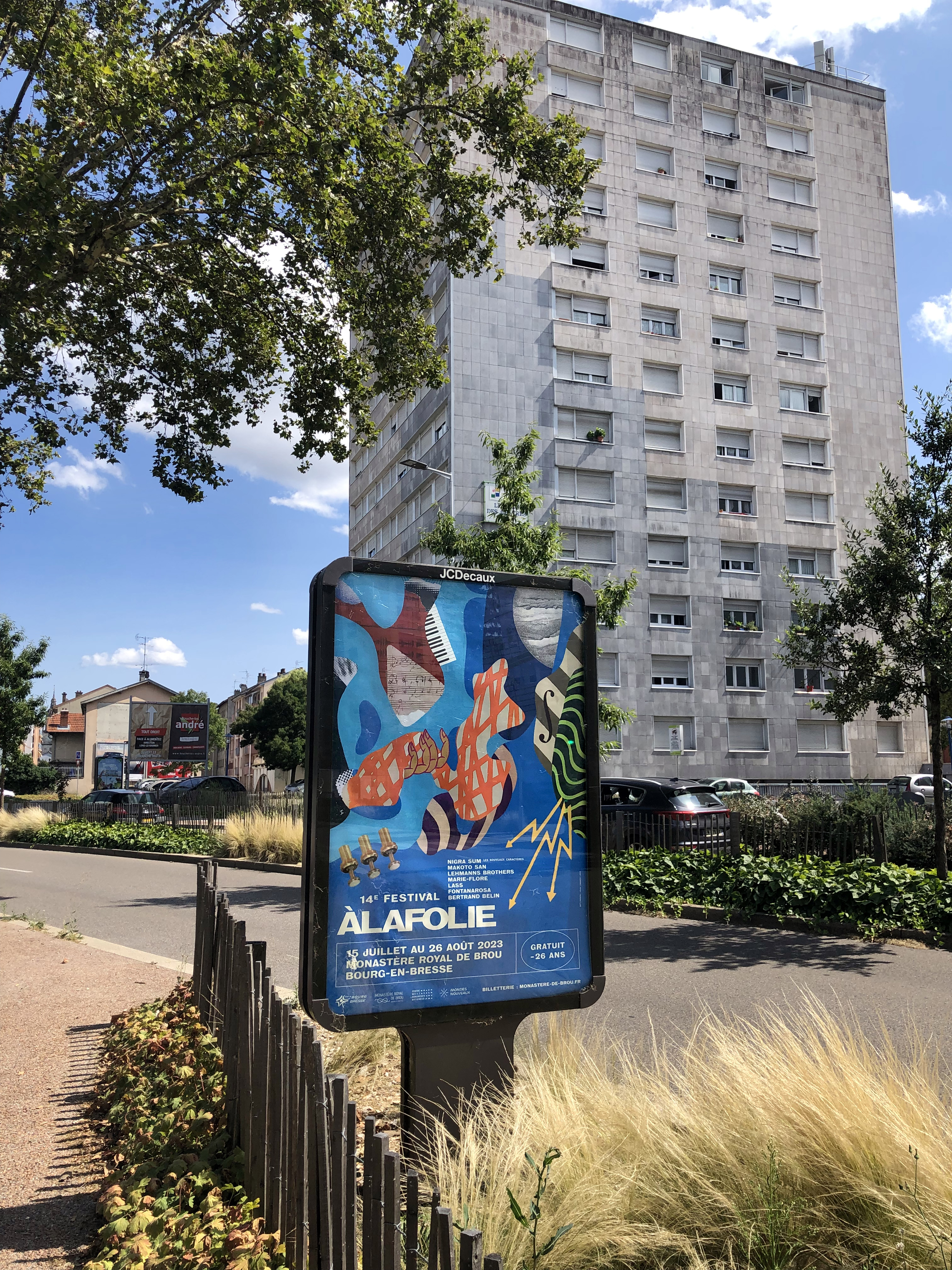 A LA FOLIE